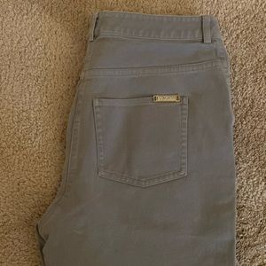 Gray, St. John’s, size 6